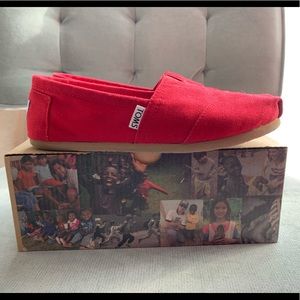 Toms classic in red